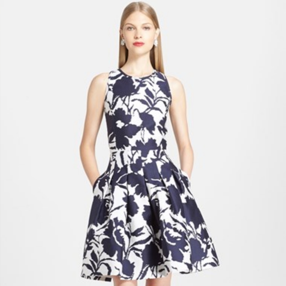 '$3,700 OSCAR DE LA RENTA IVORY BLUE FLORAL SILK RUNWAY DRESS US 2